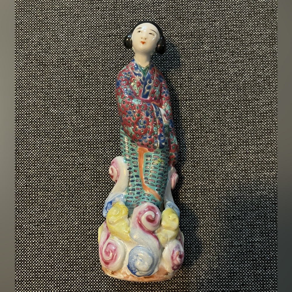 Antique 20th Century Chinese Porcelain Woman Figurine
